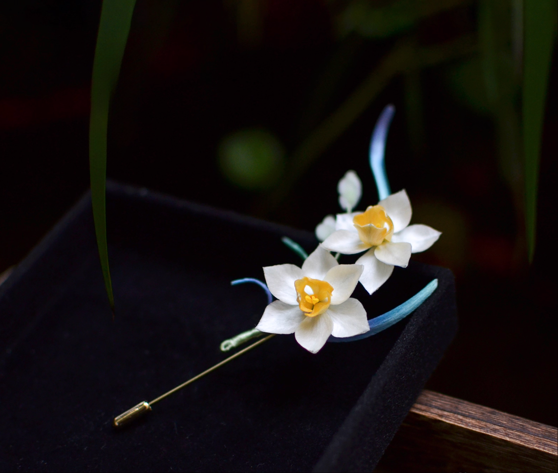 Narcissus Whisper-Heirloom Silk Brooch